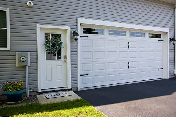 24/7 Emergency Garage Door Panel Replacement experts in Blair, NE